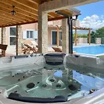Villa Maria With Outdoor Pool