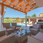 Maria With Outdoor Pool Villa