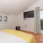 Villa Maria With Outdoor Pool