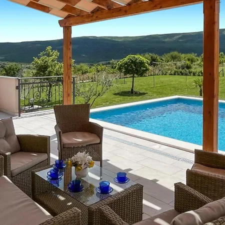 Maria With Outdoor Pool Villa *