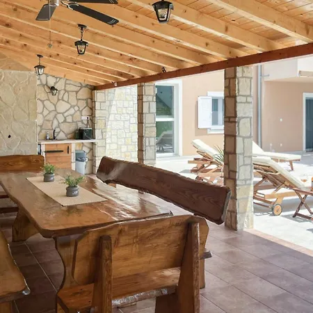 Villa Maria With Outdoor Pool *