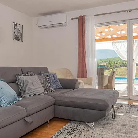 Villa Maria With Outdoor Pool Drniš