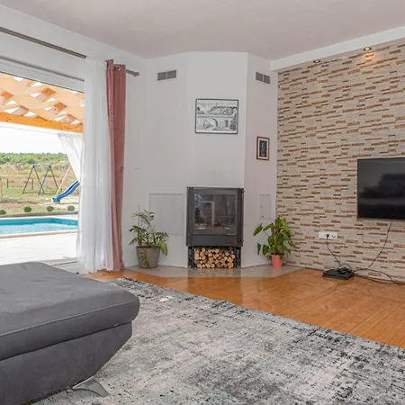 Maria With Outdoor Pool Villa *