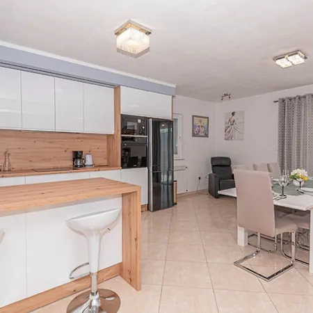 Maria With Outdoor Pool Villa