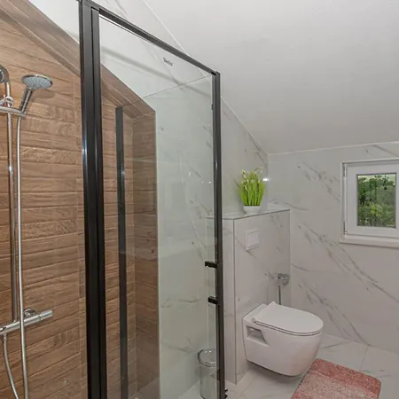 Villa Maria With Outdoor Pool Drniš