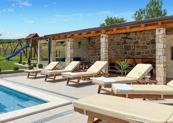 Villa Maria With Outdoor Pool Drniš