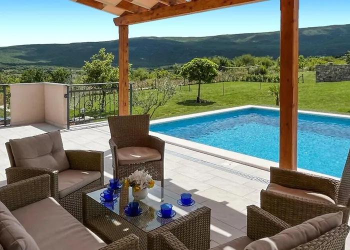 Maria With Outdoor Pool Villa *