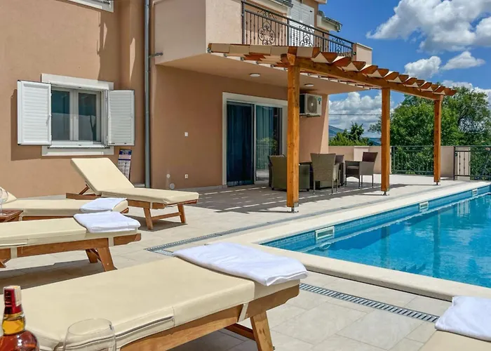 Maria With Outdoor Pool Villa Drniš