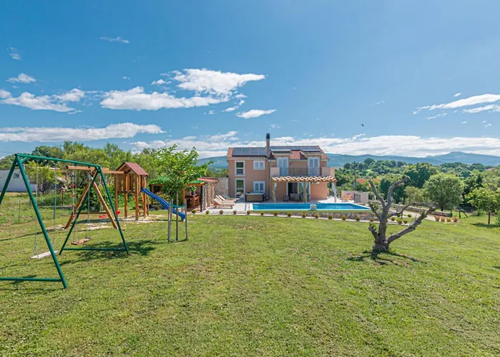 Maria With Outdoor Pool * Drniš