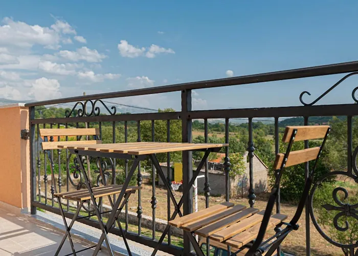 Maria With Outdoor Pool * Drniš