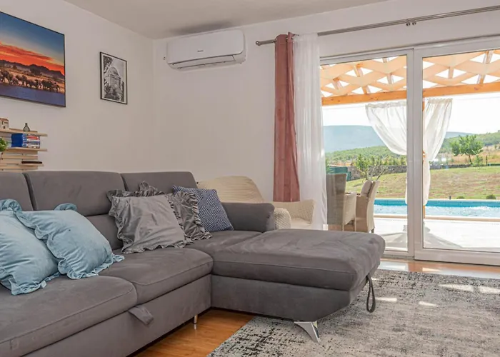 Villa Maria With Outdoor Pool Drniš