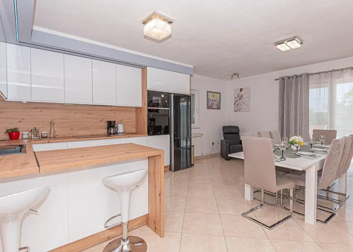 Maria With Outdoor Pool Villa