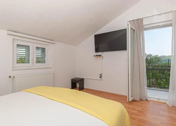 Villa Maria With Outdoor Pool