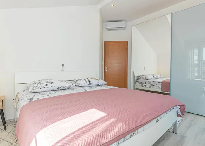 Maria With Outdoor Pool Villa Drniš