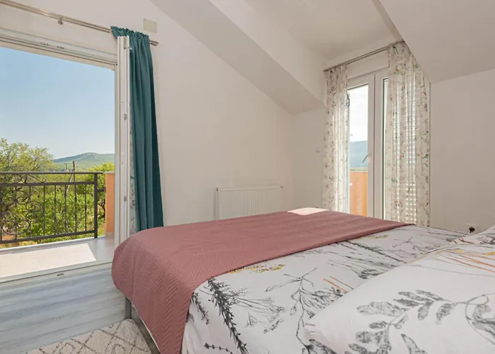 Maria With Outdoor Pool * Drniš